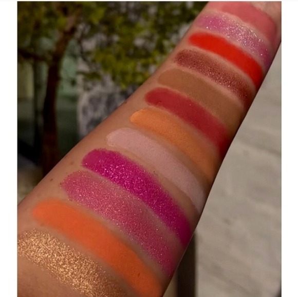 Kylie Valentine's Pressed Powder Eyeshadow Palette - Picture 6 of 16